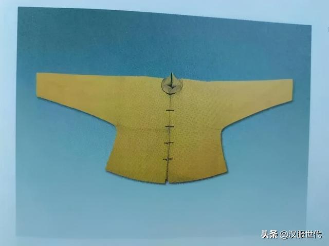 满族服饰<a href=http://www.bazhanggui.com/pifu/toumingpf/368.html target=_blank class=infotextkey>文案</a><a href=http://www.bazhanggui.com/duanju/lizhidj/ target=_blank class=infotextkey>励志</a>(满族人民的服饰照片)